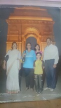 2010-India Gate -Mummy (Nirja Bhatt) , Shailu-ji -SKR ji, Divya, Mayank